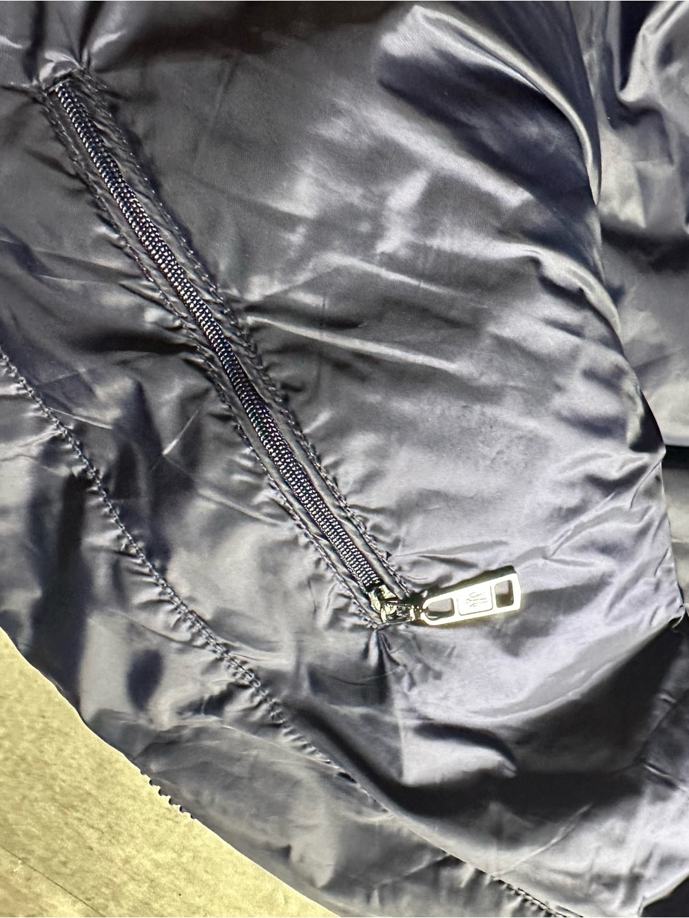 Women’s medium Moncler Navy Quilted Down Puffer Jacket - Picture 11 of 14